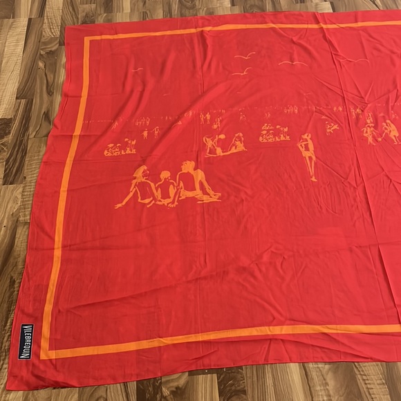 Vilebrequin Scarf 75”x50” feels like silk - Picture 5 of 7